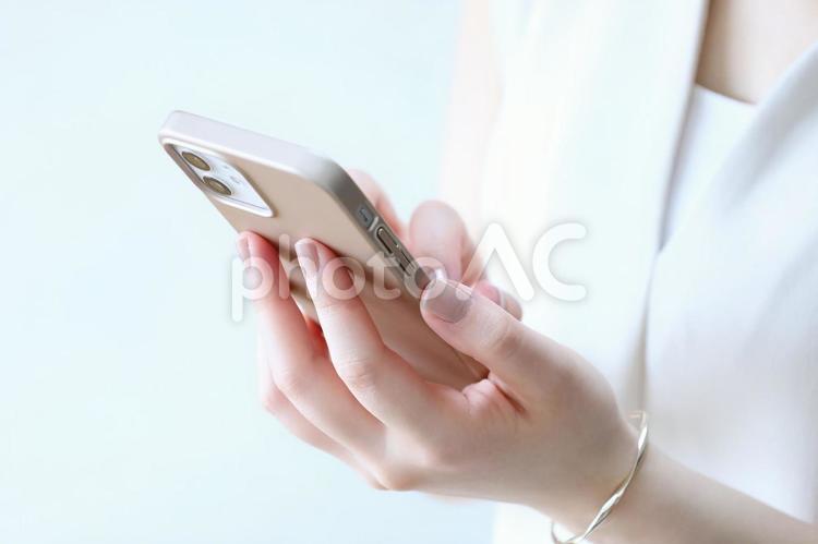 A woman who operates a smartphone, smartphone, smartphone, operação smartphone, JPG