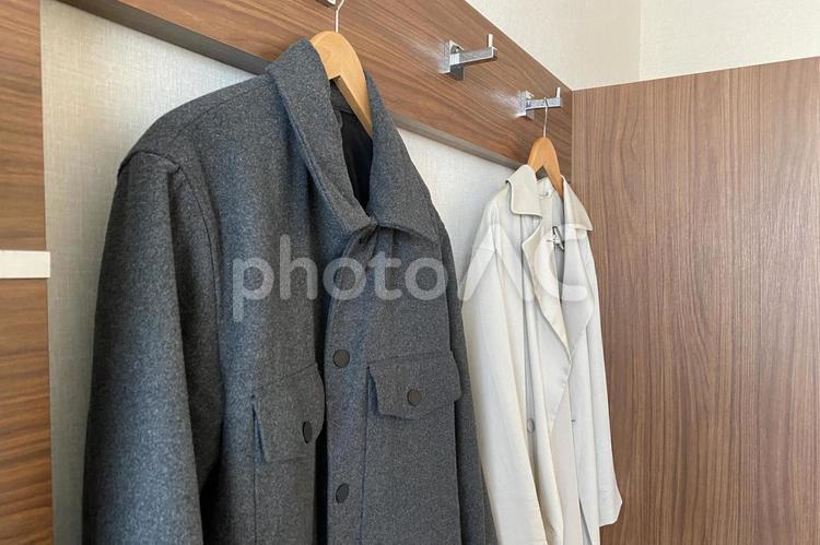 Coat hung on the wall, casaco, trench coats, exterior, JPG